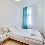Wooden By Oneapartments דירה סופוט