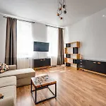 Wooden By Oneapartments דירה