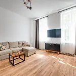 דירה Wooden By Oneapartments *