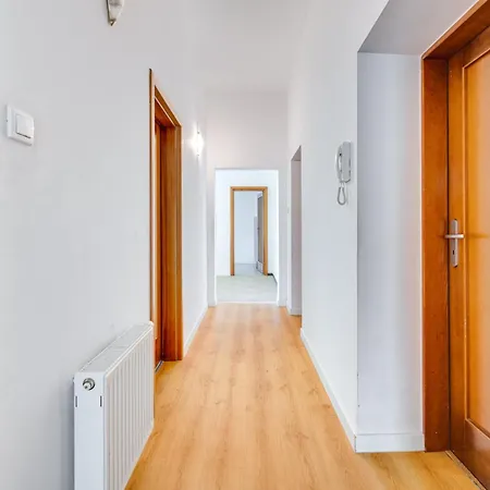 Wooden By Oneapartments