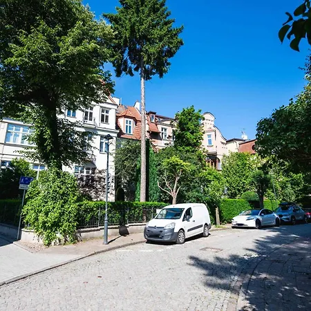 Wooden By Oneapartments *