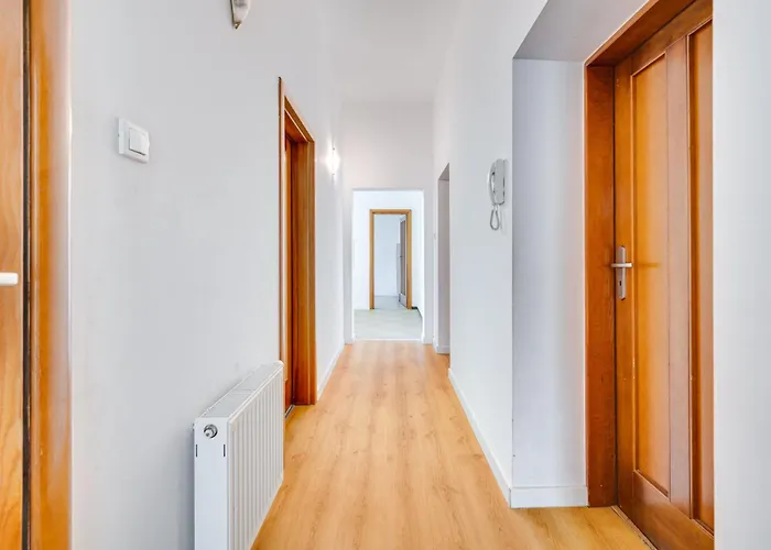 Wooden By Oneapartments